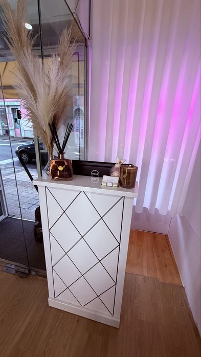 Alugo mesa de manicure