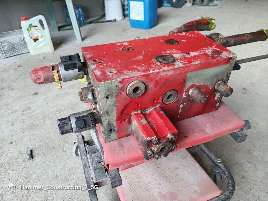 Rozdzielacz hydrauliczny naczepa ruchoma podłoga cargo floor