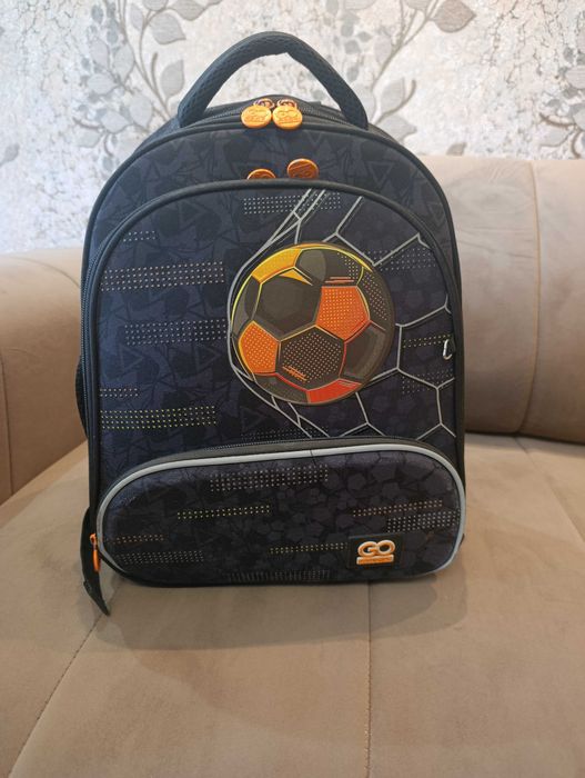 Продам каркасний рюкзак, портфель