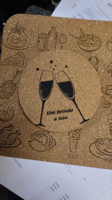 Gravação e Personalização a Laser - Vidro, Madeira e Brindes