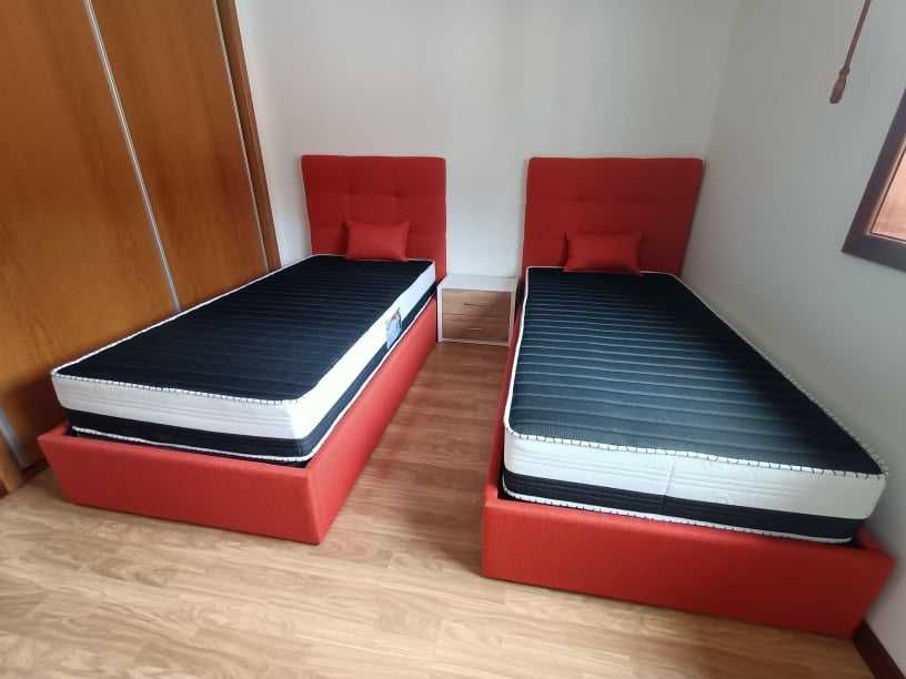 Cama de casal estofada em tecido cor a definir