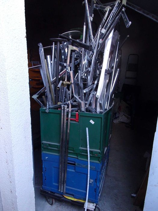 Śruby duże i mniejsze oraz wkręty