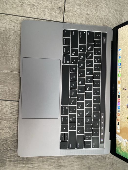 MacBook Pro retina 13 touchbar 2019 2.8 core i7/16/256 гарна батарея