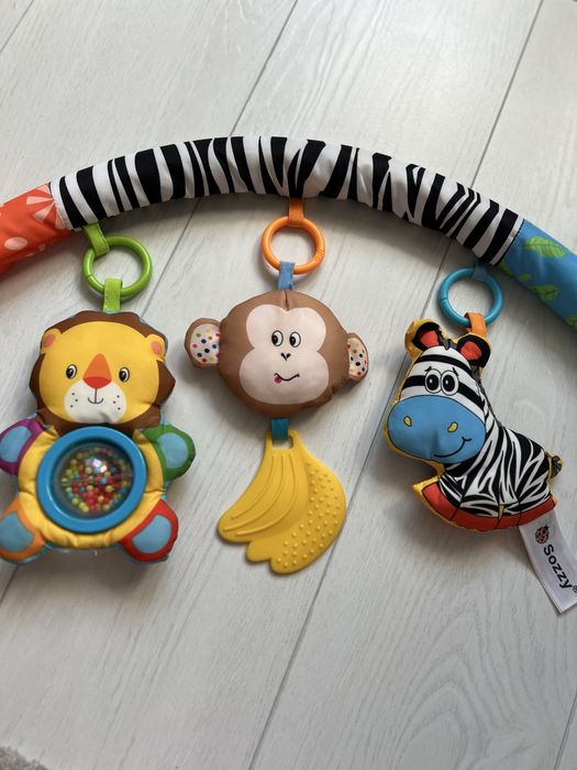 Дуга на коляску, арка з іграшками