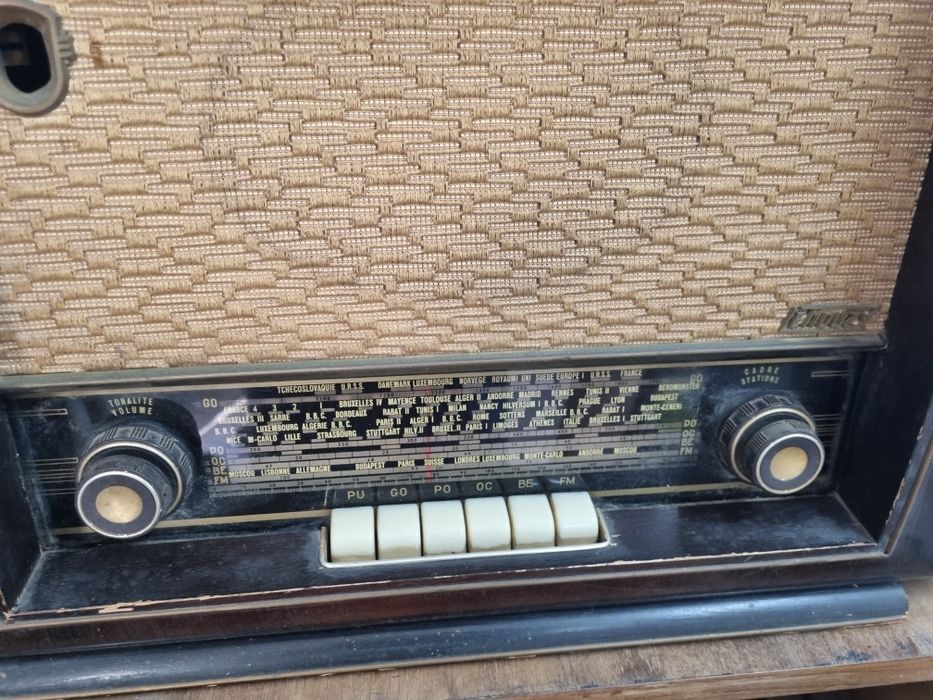 Radio Lemouzy 725 FM com gira discos