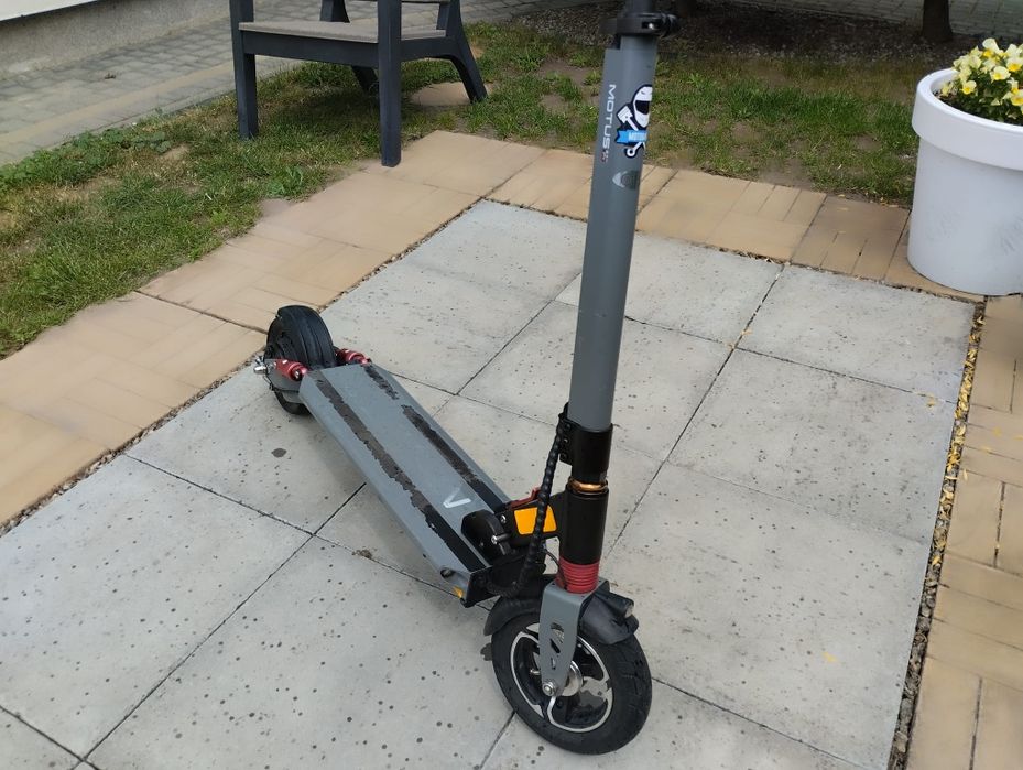Hulajnoga elektryczna MOTUS PRO 8.5' LITE