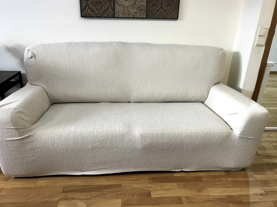 Duas capas de sofá, bege e cinza