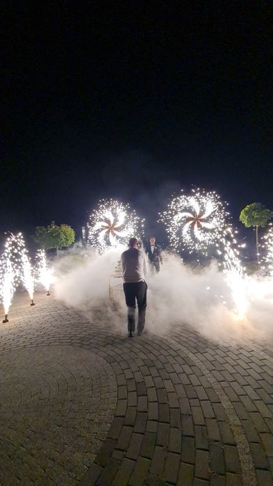 Cieżki Dym, Fontanny,Wiatraki iskier, Flary ,VIDEOBUDKA 360,Biały Miś