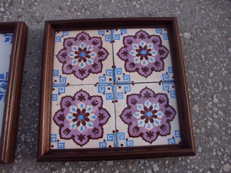 2 quadros com azulejos antigos