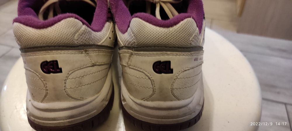 Asics. skórzane damskie buty sportowe r. 39