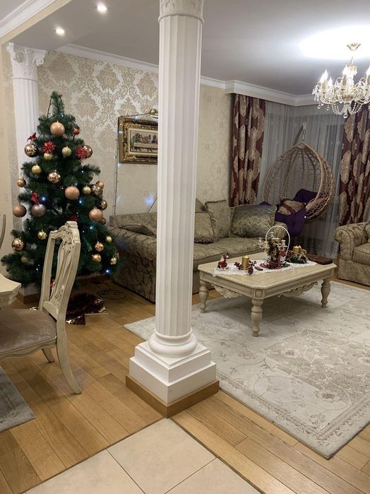 4-к, Івасюка вул., 11, Каскад