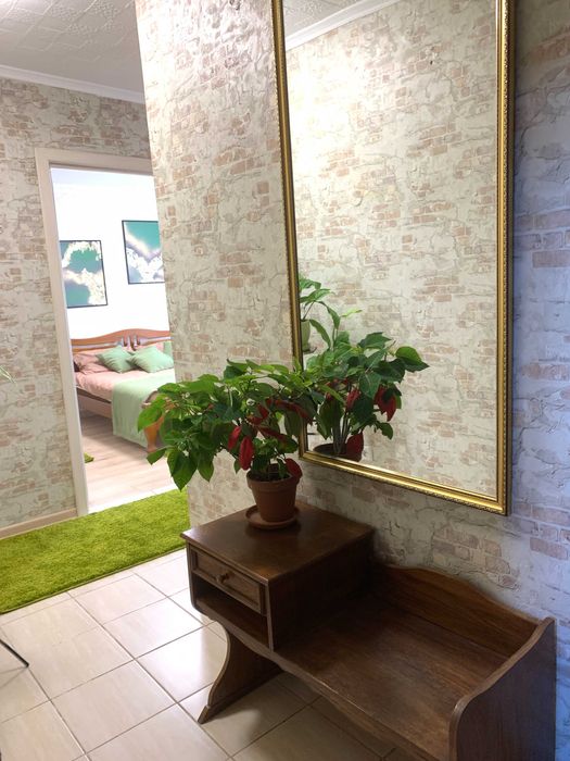 Центр. Вул. Замкова. Поруч парк та став. Власник. Подобово