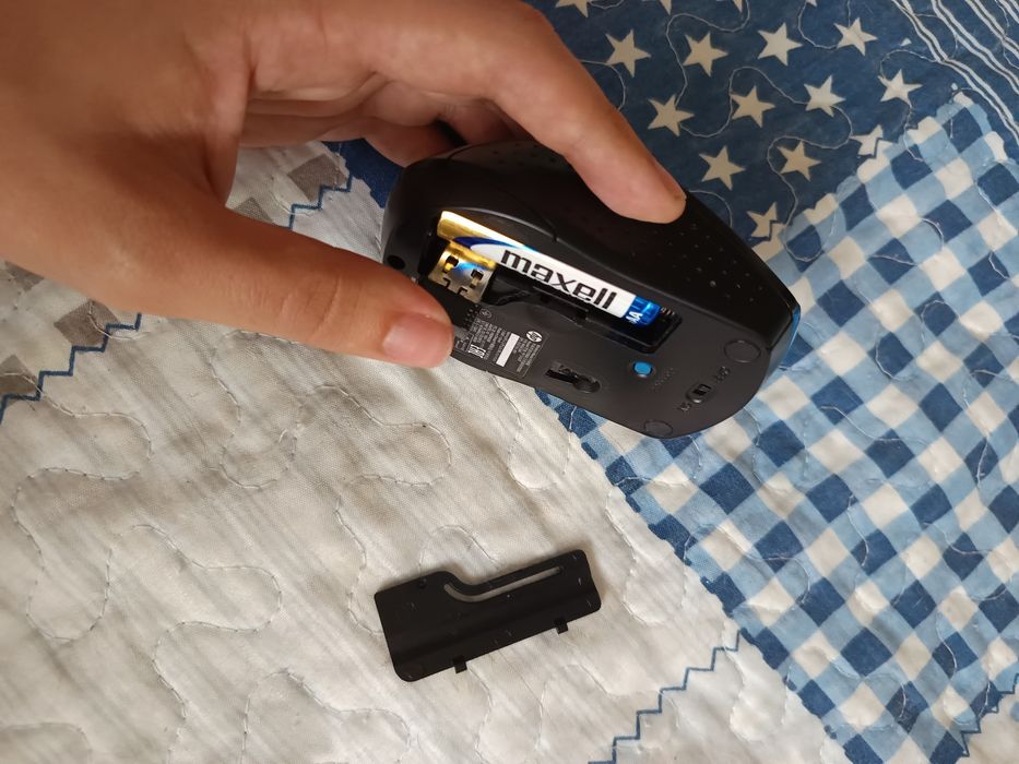 Computador usado sem bateria mas funciona e com kit básico para trabalho
