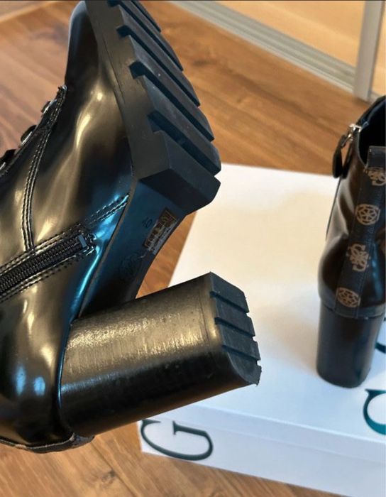 Buty guess jesienne czarne lakierowane są jak nowe