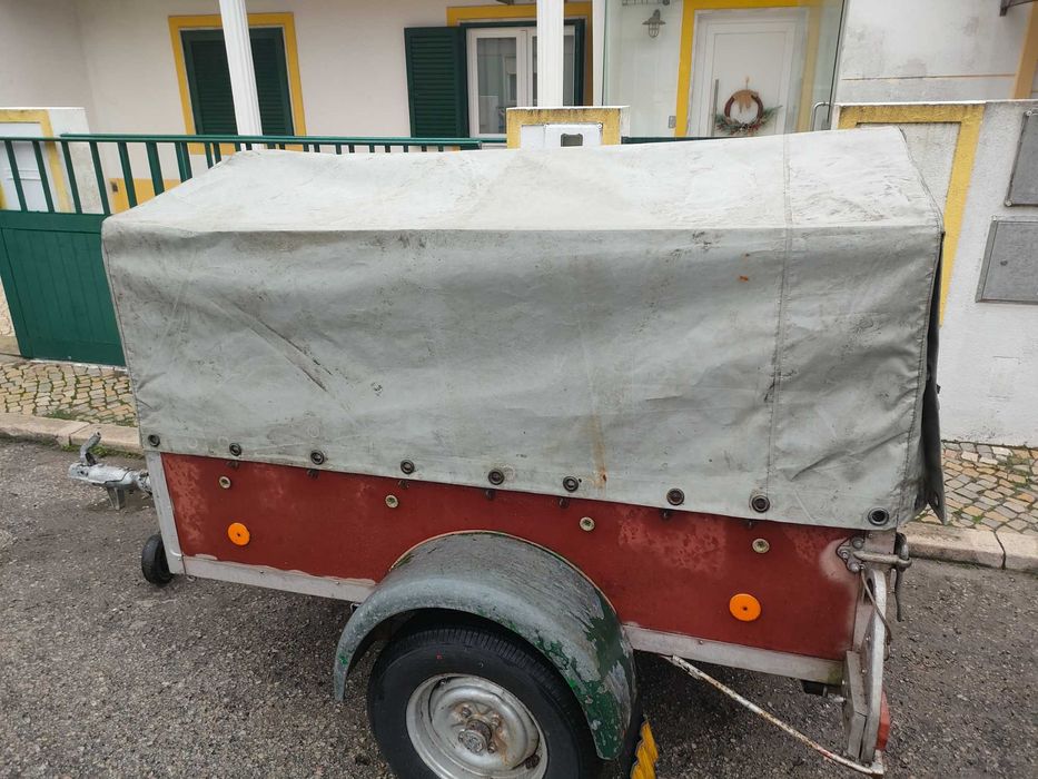 Atrelado com lona 750kg