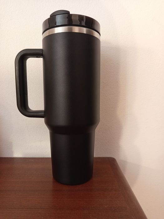 Caneca Térmica em Aço Inoxidável com Alça e Tampa – 40 oz (~1,2 L)