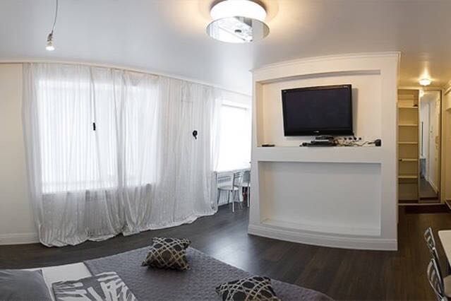 Військовий госпіталь. Подобова оренда світлої студіо. метро Печерська