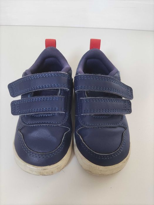 Sapatilhas e sapatos criança