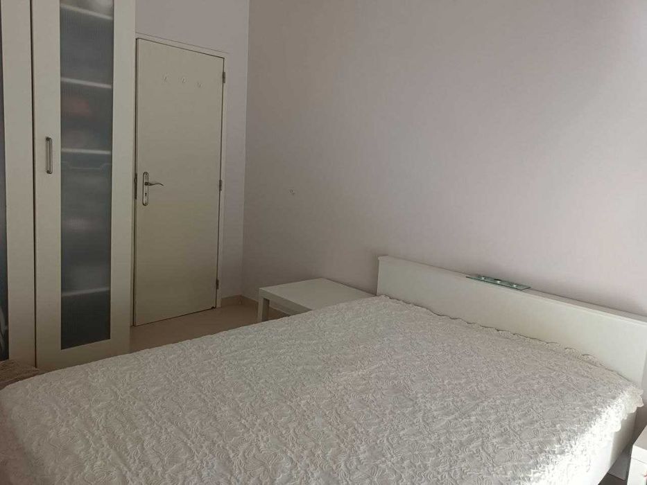 Apartamento T2 para arrendar, no centro, de meados de junho até meados de setembro.
