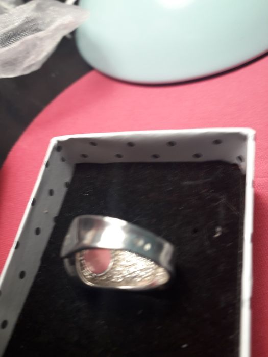 Anel em prata com pedra rosa