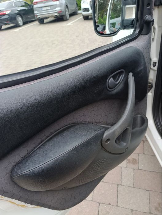 Машина Fiat Doblo