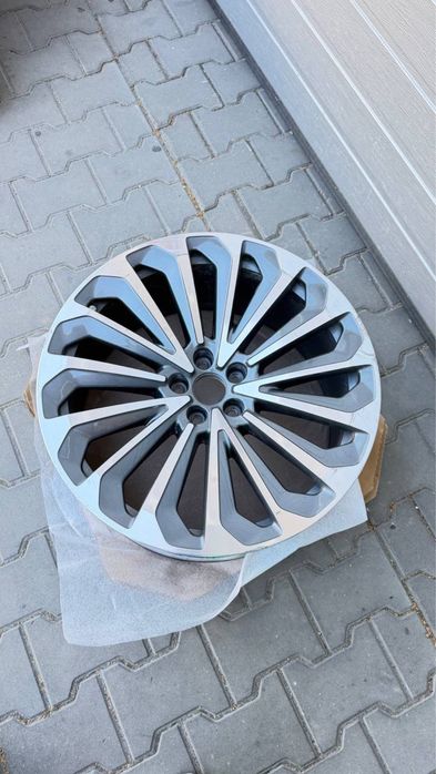 Оригінальний легкосплавний диск Audi e-tron R21 9.5J ET36 5x112