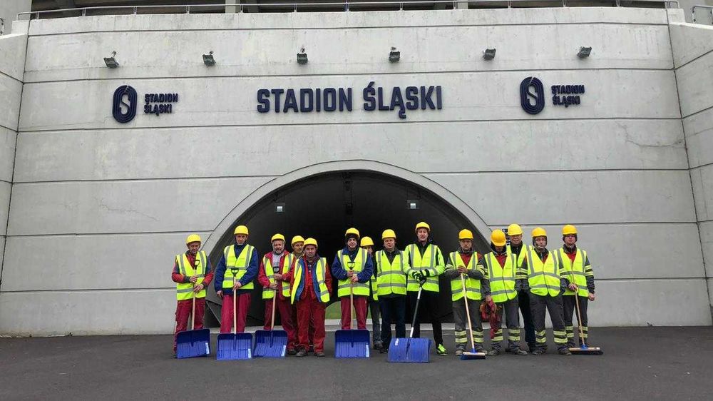 AKCJA ZIMA 2025/2026! ODŚNIEŻANIE Zamiatanie !! Dachy  PARKINGI Drogi