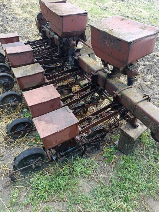 Сівалка бурякова ССТ-6, 6-рядна + 3 комплекти висівних дисків