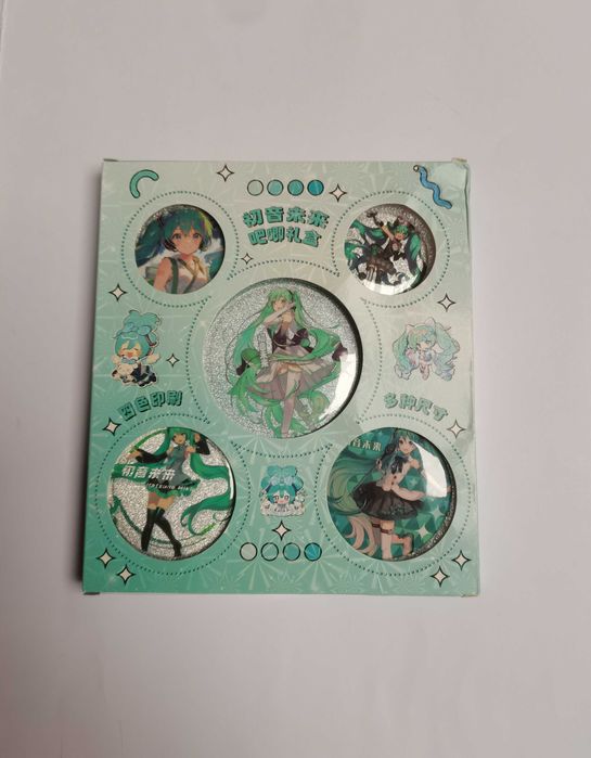 Przypinki, zestaw przypinek w pudełku - Hatsune Miku (anime, Vocaloid)