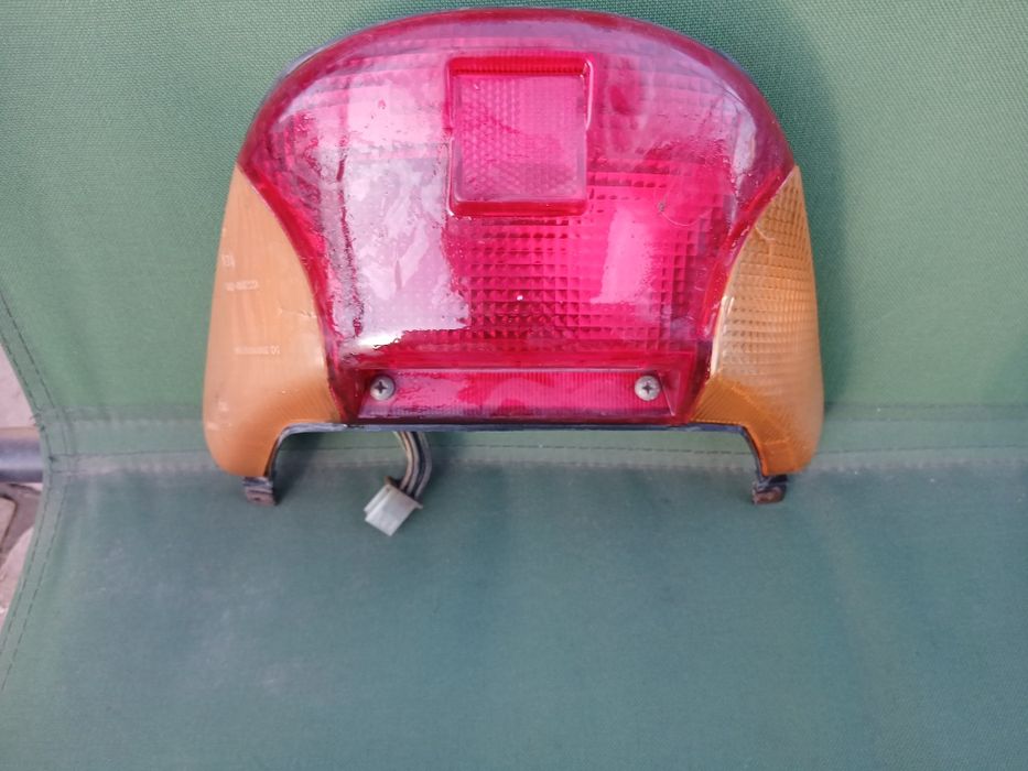 Сузукі Летс 2-  запчастини двигуна ,пластик