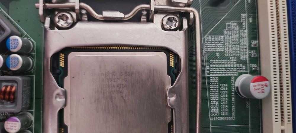 Комплект 1156 мать Foxconn H57D01P8, CPU i3-530 2.93GHz, 2Gb DDR3