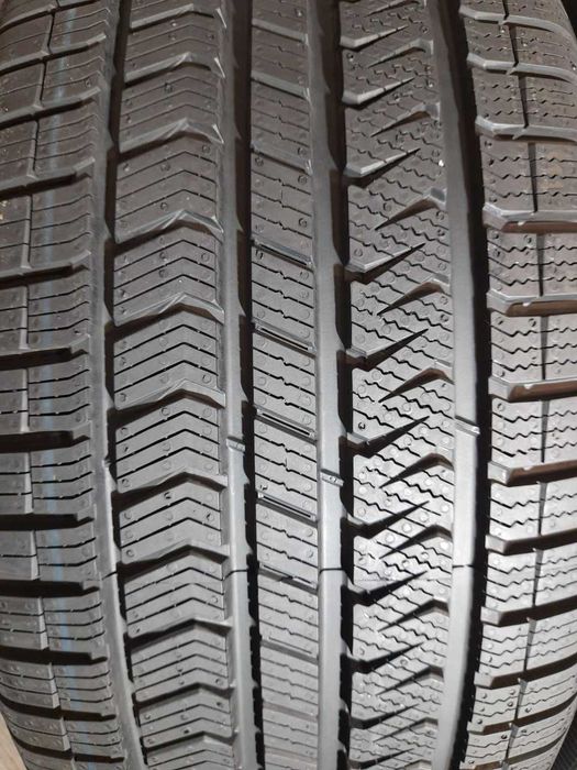 Шини 8мм 245/40 R18 VREDESTEIN Quatrac 5 всесезон сток