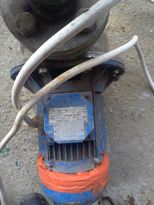 Witam Pompa do wody silnik działa