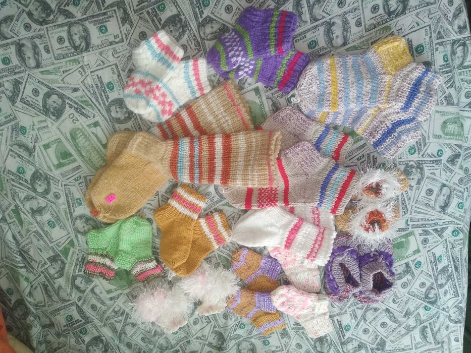 В'язані шкарпетки,носки, панчохи,тапки.