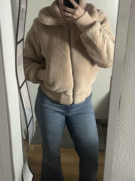 Casaco rosa com gola pelo sintético