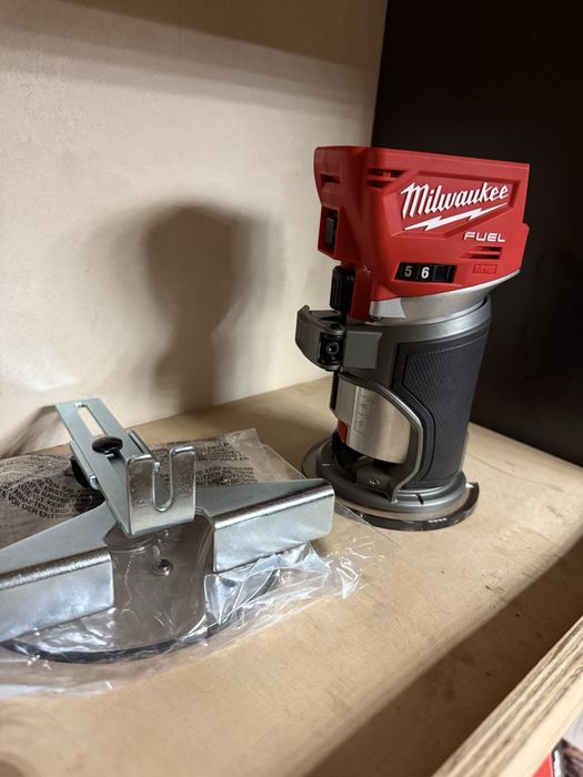 Milwaukee M18 frezarka górnowrzecionowa 8mm/6mm 18V