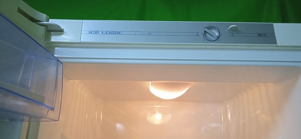 Холодильник б/в  Snaige   двух камерний mod.RF39 SM