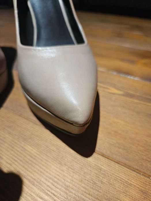 Szpilki Guess 38 kremowe