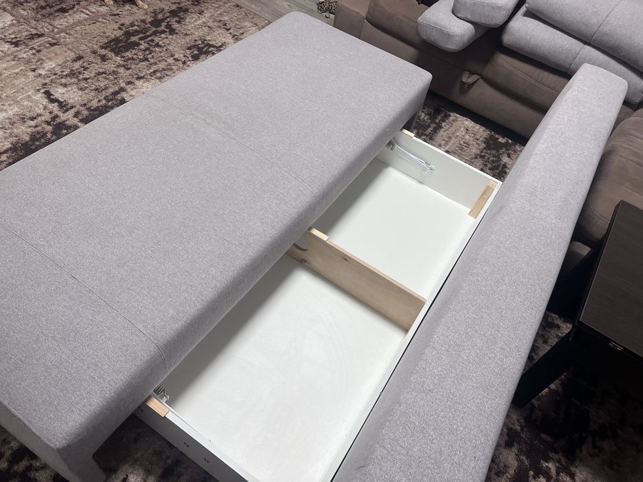 Диван- кровать в ідеальному стані. Самовивіз.