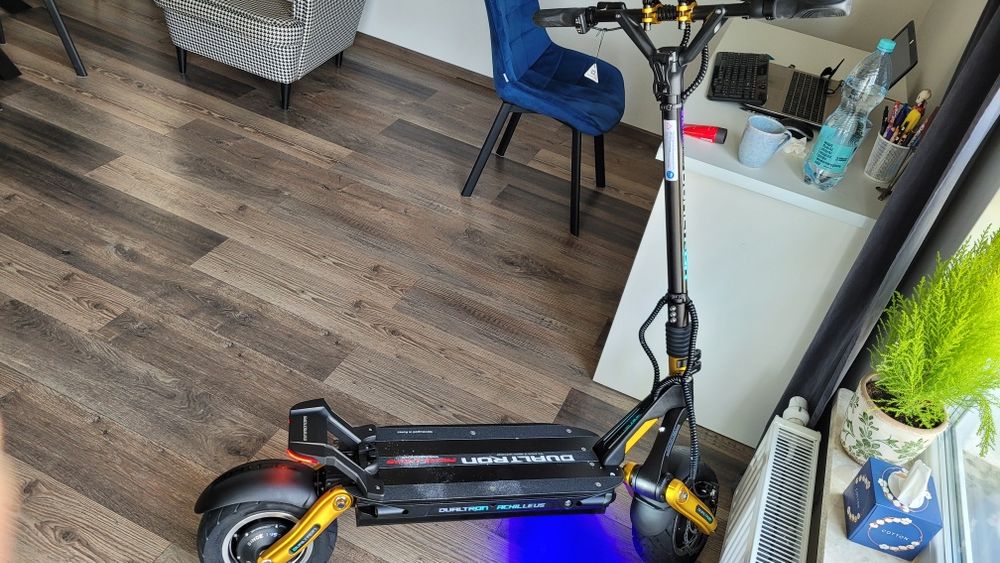 Biurko białe wykonane przez stolarza na zamówienie. Solidne. Komplet