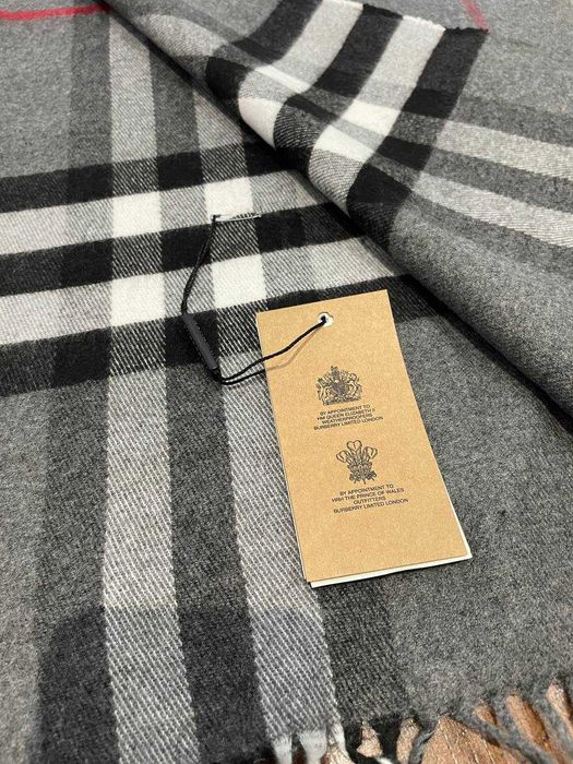 Шарф Burberry сірий