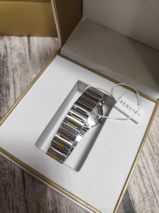 Годинник Versace Greca Logo VEVH00720 Оригінал