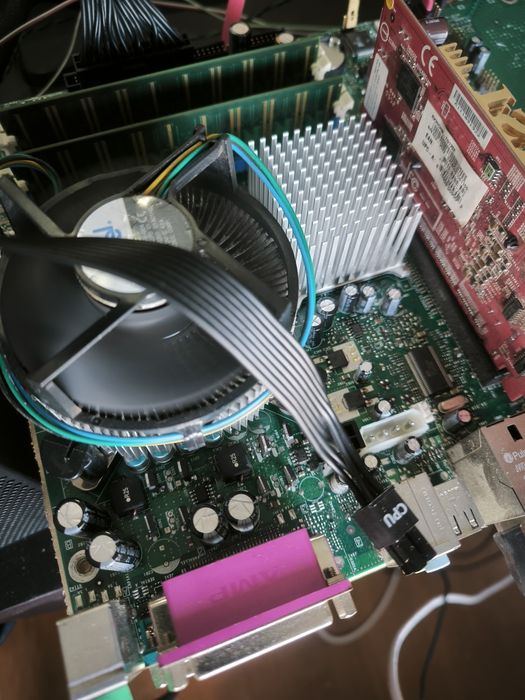 Kit Intel D915PGN + Pentium 4 630 3GHz + 1GB DDR — Funcional