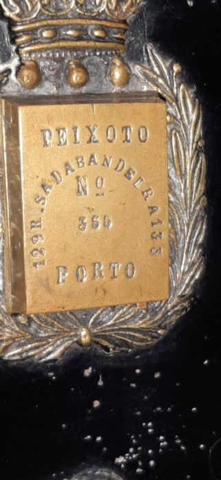 Cofre antigo numerado