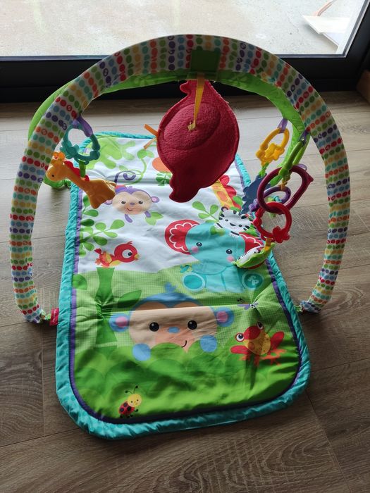 Ginásio de bebê em muito bom estado