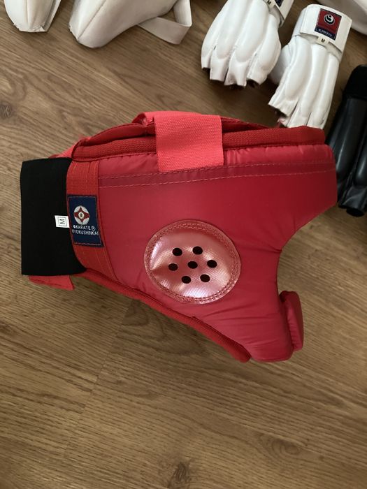 Захисти для карате (рукавиці шлем накладки щитки кіокушинкай зендокай)