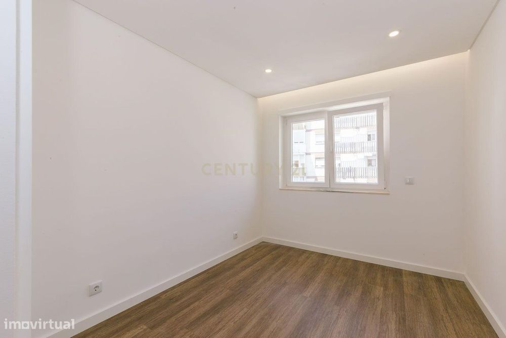Apartamento T2 novo em Sacavém