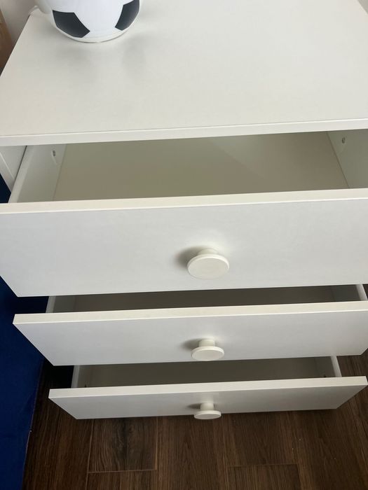 Cómoda com 3 gavetas