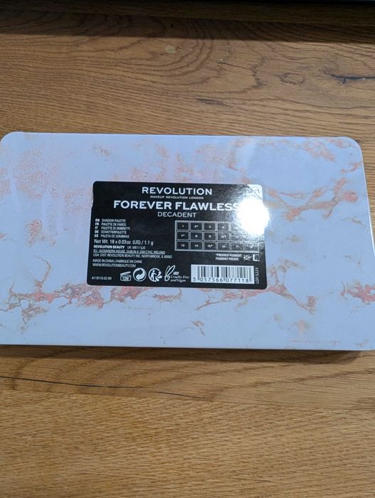 Paleta cieni - Revolution Forever Flawless Decant