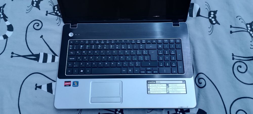 Продам  ноутбук под ремонт.